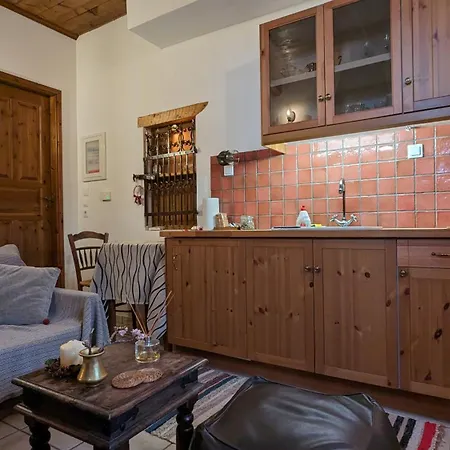 Diminio 2 At Livadi Αράχωβα